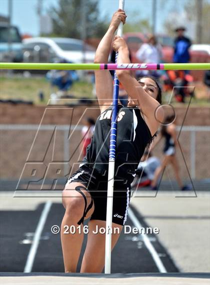 Thumbnail 3 in Taos Tiger Relays photogallery.