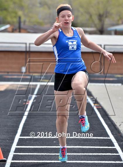 Thumbnail 3 in Taos Tiger Relays photogallery.