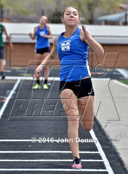Thumbnail 2 in Taos Tiger Relays photogallery.