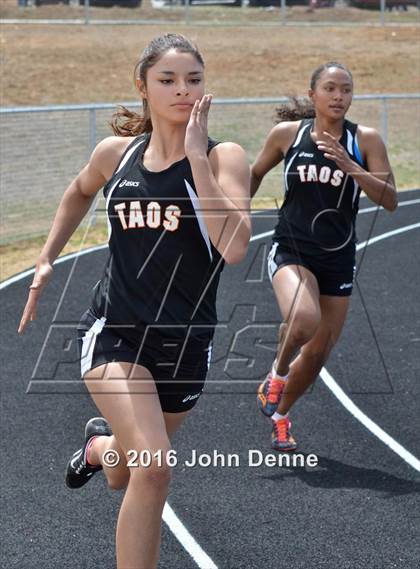 Thumbnail 1 in Taos Tiger Relays photogallery.