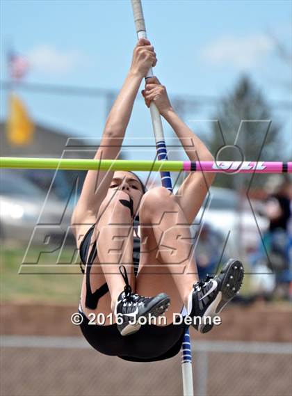 Thumbnail 2 in Taos Tiger Relays photogallery.