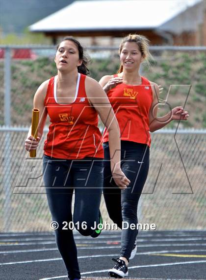 Thumbnail 3 in Taos Tiger Relays photogallery.