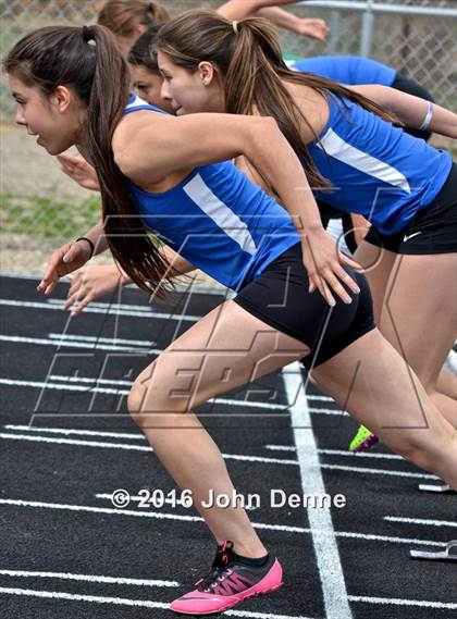 Thumbnail 1 in Taos Tiger Relays photogallery.