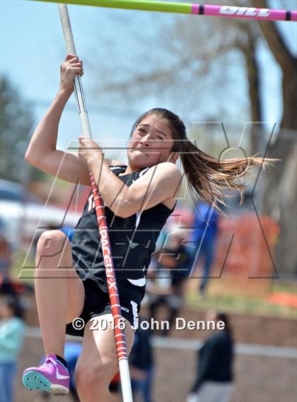 Thumbnail 1 in Taos Tiger Relays photogallery.
