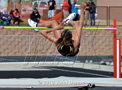 Thumbnail 2 in Taos Tiger Relays photogallery.