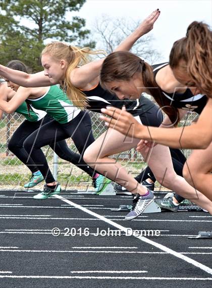 Thumbnail 2 in Taos Tiger Relays photogallery.