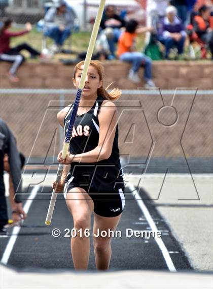Thumbnail 3 in Taos Tiger Relays photogallery.