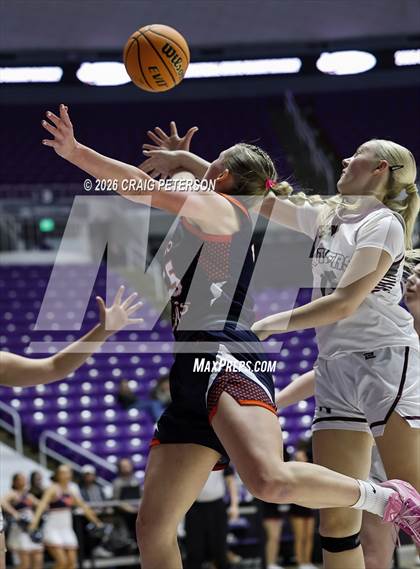 Thumbnail 3 in Pine View vs Mountain Crest (UHSAA 4A Quarterfinal) photogallery.