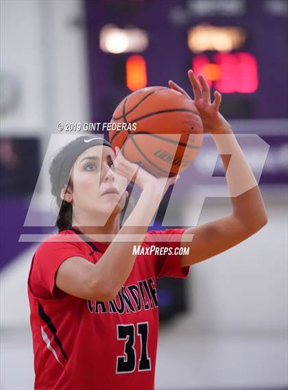 Thumbnail 2 in Sacramento vs. Carondelet (West Coast Jamboree Final) photogallery.