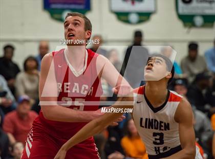 Thumbnail 1 in Point Pleasant Beach vs. Linden photogallery.