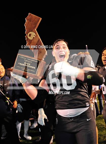 Thumbnail 3 in De La Salle vs. St. John Bosco (CIF State Open Final) photogallery.