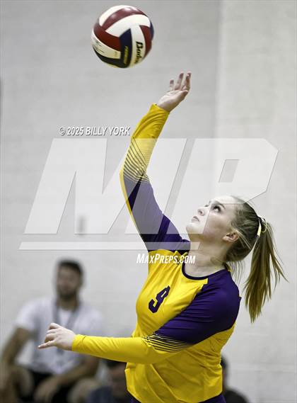 Thumbnail 1 in Grand Saline vs Edgewood photogallery.