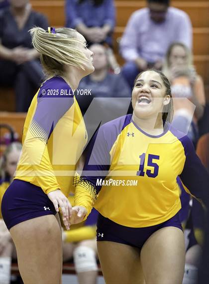 Thumbnail 2 in Grand Saline vs Edgewood photogallery.