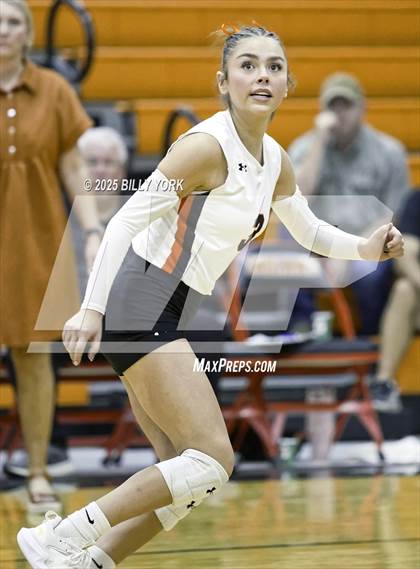 Thumbnail 3 in Grand Saline vs Edgewood photogallery.