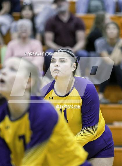 Thumbnail 1 in Grand Saline vs Edgewood photogallery.