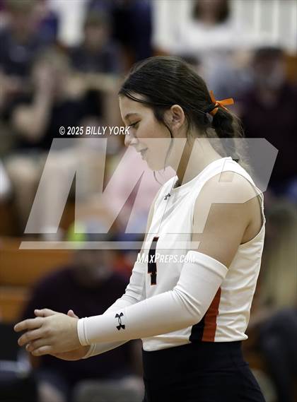Thumbnail 1 in Grand Saline vs Edgewood photogallery.