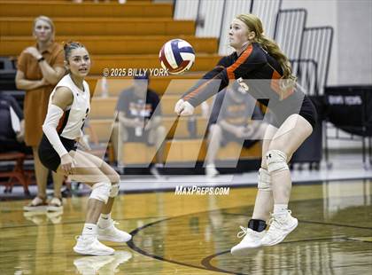 Thumbnail 2 in Grand Saline vs Edgewood photogallery.