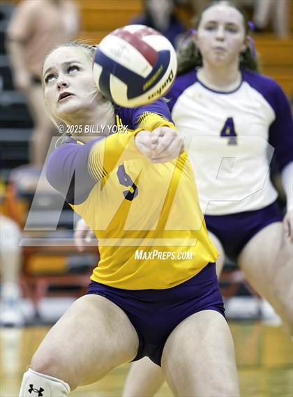 Thumbnail 1 in Grand Saline vs Edgewood photogallery.