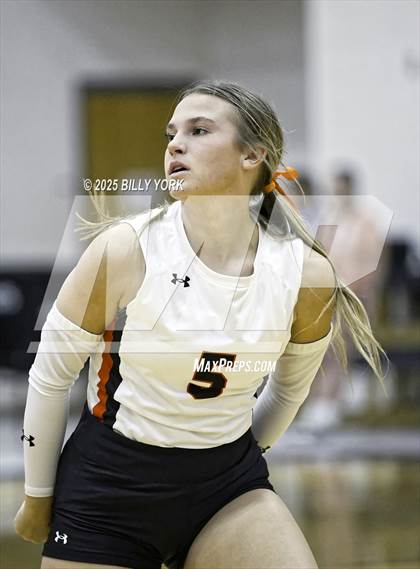 Thumbnail 2 in Grand Saline vs Edgewood photogallery.