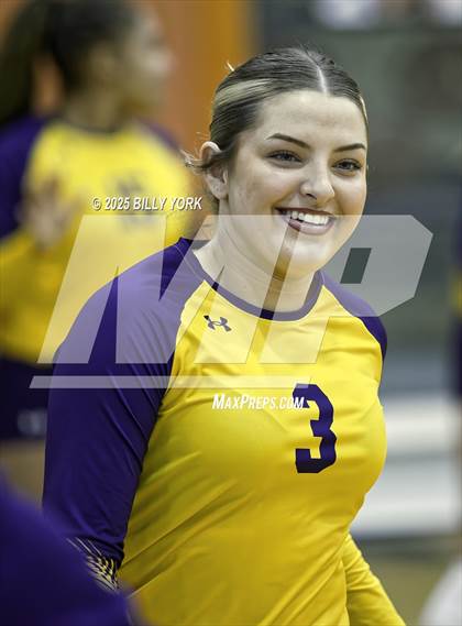 Thumbnail 2 in Grand Saline vs Edgewood photogallery.