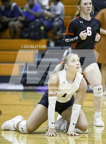 Thumbnail 2 in Grand Saline vs Edgewood photogallery.