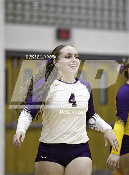 Thumbnail 3 in Grand Saline vs Edgewood photogallery.