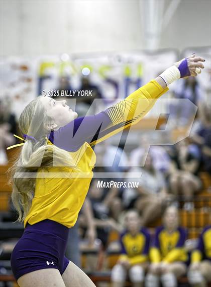 Thumbnail 1 in Grand Saline vs Edgewood photogallery.