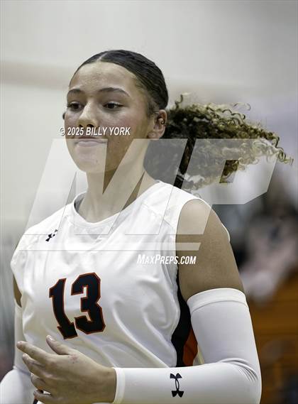 Thumbnail 2 in Grand Saline vs Edgewood photogallery.