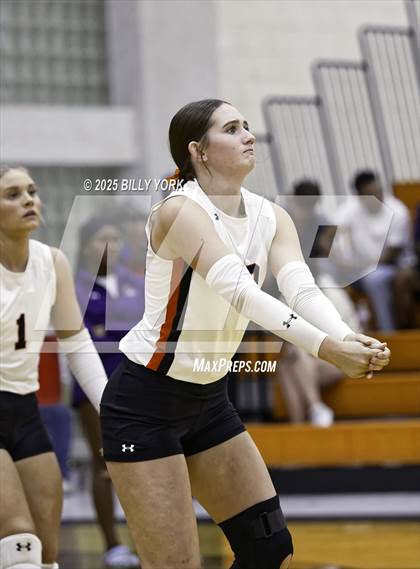 Thumbnail 2 in Grand Saline vs Edgewood photogallery.