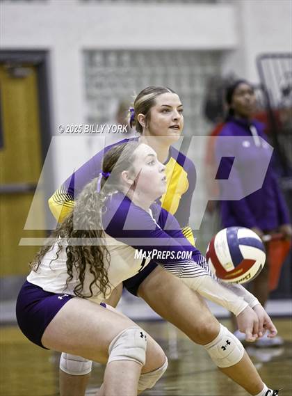 Thumbnail 2 in Grand Saline vs Edgewood photogallery.