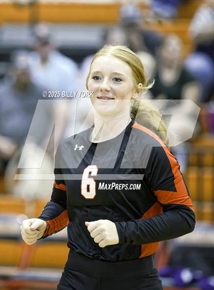 Thumbnail 1 in Grand Saline vs Edgewood photogallery.