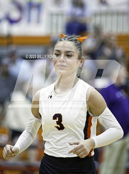 Thumbnail 1 in Grand Saline vs Edgewood photogallery.