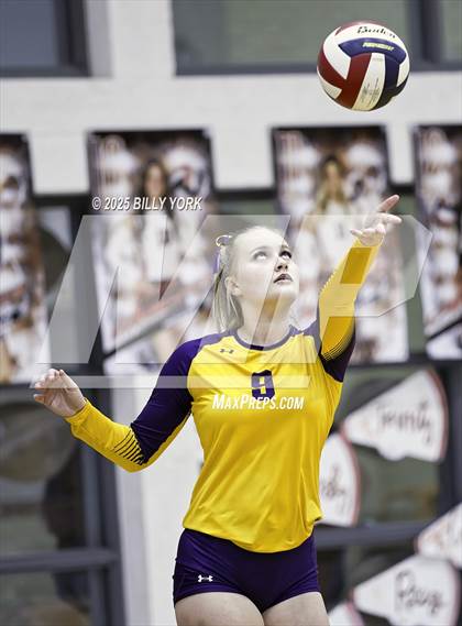 Thumbnail 1 in Grand Saline vs Edgewood photogallery.