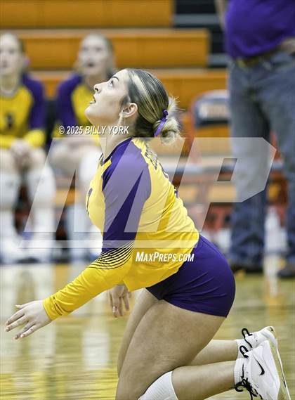 Thumbnail 1 in Grand Saline vs Edgewood photogallery.