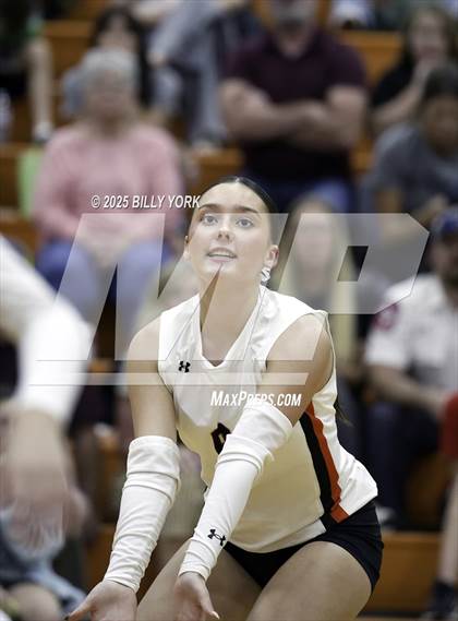 Thumbnail 2 in Grand Saline vs Edgewood photogallery.