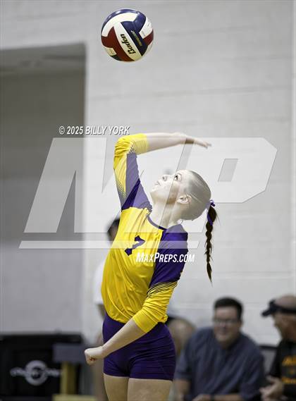 Thumbnail 1 in Grand Saline vs Edgewood photogallery.