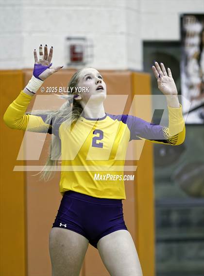Thumbnail 2 in Grand Saline vs Edgewood photogallery.