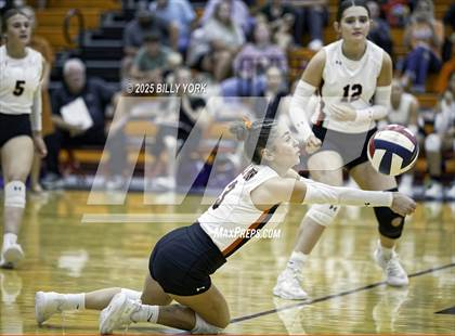 Thumbnail 2 in Grand Saline vs Edgewood photogallery.