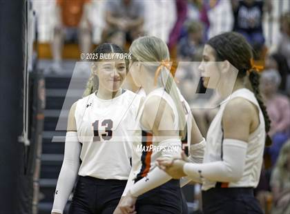 Thumbnail 1 in Grand Saline vs Edgewood photogallery.