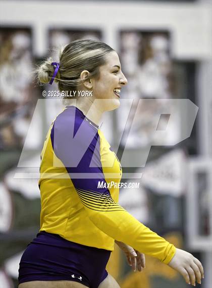 Thumbnail 2 in Grand Saline vs Edgewood photogallery.