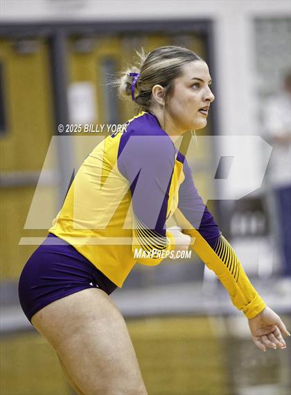 Thumbnail 2 in Grand Saline vs Edgewood photogallery.