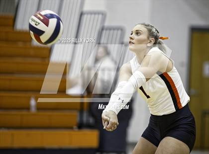Thumbnail 1 in Grand Saline vs Edgewood photogallery.