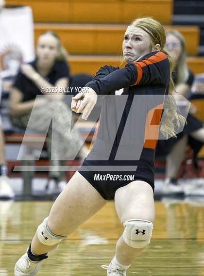 Thumbnail 2 in Grand Saline vs Edgewood photogallery.