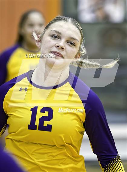 Thumbnail 2 in Grand Saline vs Edgewood photogallery.