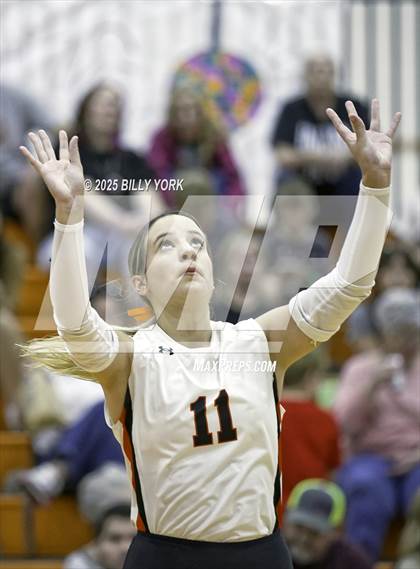 Thumbnail 2 in Grand Saline vs Edgewood photogallery.