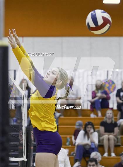 Thumbnail 1 in Grand Saline vs Edgewood photogallery.