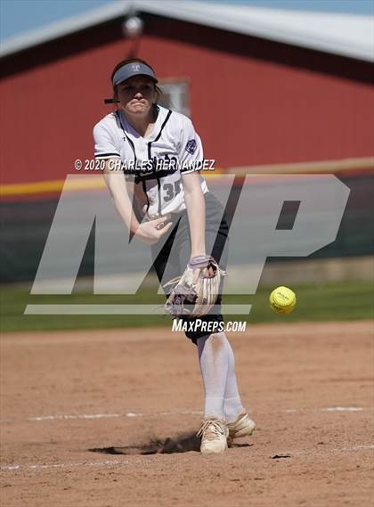Thumbnail 2 in Rice Consolidated vs. Thrall (Caldwell Tournament) photogallery.