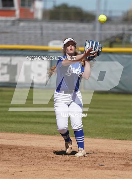 Thumbnail 2 in Rice Consolidated vs. Thrall (Caldwell Tournament) photogallery.