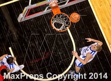 Thumbnail 1 in Holmes vs Covington Catholic (KHSAA Ninth Region Final) photogallery.