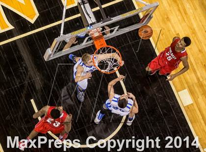 Thumbnail 3 in Holmes vs Covington Catholic (KHSAA Ninth Region Final) photogallery.